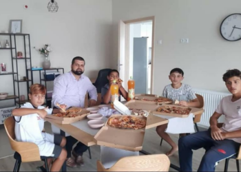 Un preot din Bihor îngrijește 12 copii orfani | Se pregătește să ocrotească și 27 de bunici