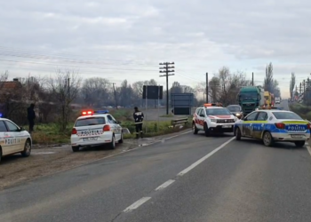 VIDEO. 510 zile fără permis – sancțiunea record încasată de un șofer care a provocat haos în trafic pe drumul dintre Oradea și Diosig | Polițiștii l-au urmărit și l-au prins după ce acesta a intrat într-un șanț