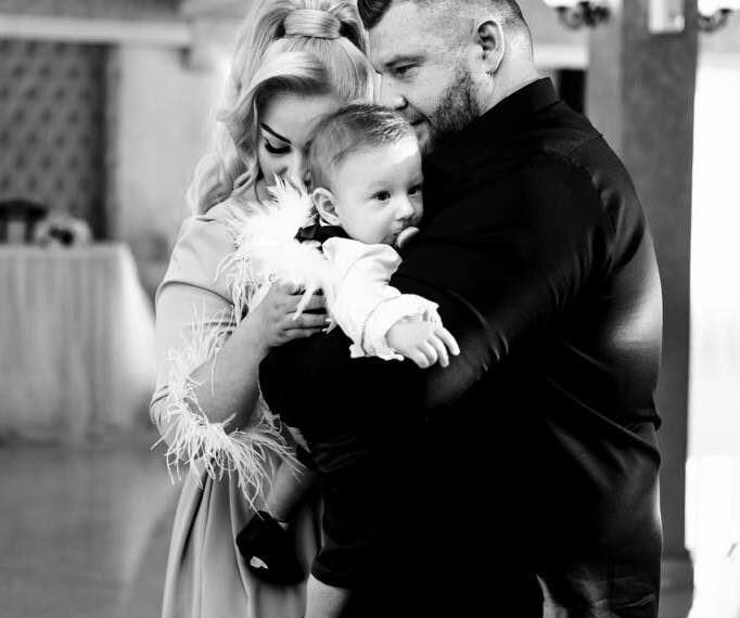 De Crăciun, pe un pat de spital în Turcia. E șansa ei să-și crească băiețelul de 2 ani. S-a trezit din comă când copilul o striga :”Mama!”