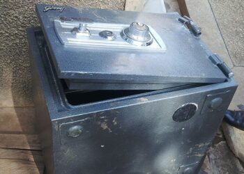 Cum au furat trei hoți un seif cu 32.500 de euro și 38.000 de lei dintr-o biserică | Au primit, în total, 15 ani de închisoare, după rejudecare