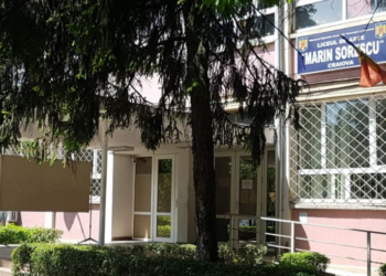 Bătaie între profesori la alegerile pentru Consiliul de Administrație. A fost chemată Poliția. “Doamna director a trecut prin spatele meu şi m-a tras de păr”