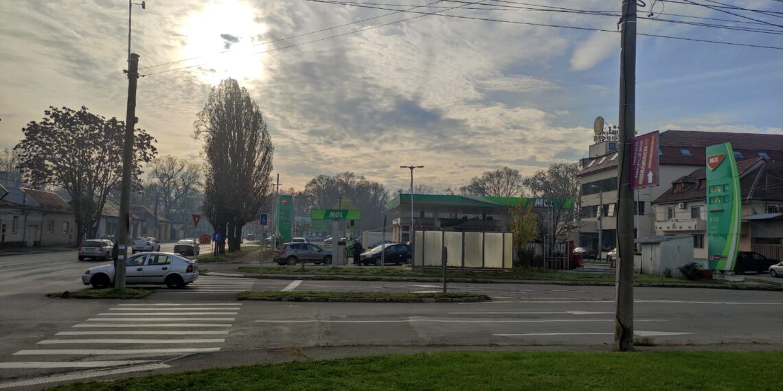 Prețul la carburanţi a scăzut atât de mult încât a ajuns la valoarea din 2021 | Cât costă motorina și benzina, azi, în Oradea