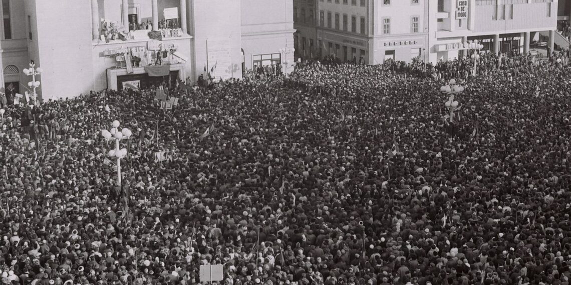 „Istoria Revoluției din 1989 și a schimbării de regim în România”, studiată în școli la inițiativa unui bihorean. E rectorul UVT și consilierul premierului pe probleme de Educație