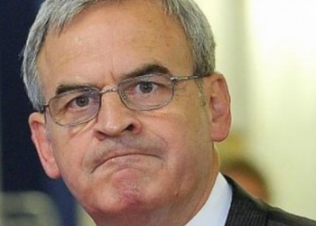Scandalos | László Tőkés se războiește, în presa din Ungaria, cu o “organizaţie extrem de şovină şi care urăşte maghiarii”. Pretextul: festivitățile de 1 Decembrie