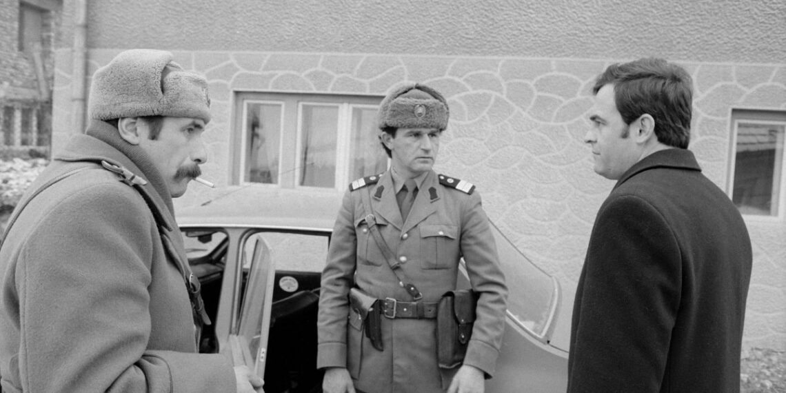 László Tőkés se întoarce la Timișoara pentru a-și juca rolul de erou al Revoluției. Pastorul i s-a plâns lui Ceaușescu că episcopului reformat din Oradea, László Papp, vrea să-l alunge