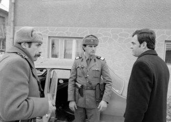 László Tőkés se întoarce la Timișoara pentru a-și juca rolul de erou al Revoluției. Pastorul i s-a plâns lui Ceaușescu că episcopului reformat din Oradea, László Papp, vrea să-l alunge