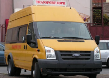 Consiliul Județean Bihor, obligat de instanță să plătească facturi restante de aproape 1.000.000 de lei firmelor care au făcut transport de elevi în județ