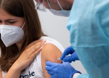 Un nou vaccin anti-COVID, disponibil în Bihor | Centrele din județ și programul acestora