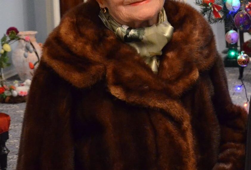 Episcopul Sofronie își plânge mama.Era singurul ei copil