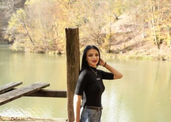 Ultimul mesaj al beiușencei de 17 ani moartă duminică seara în accident : ”Lasă valurile să te ducă acolo unde lumina nu poate”