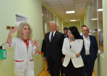 Pansament pentru suflete, doctorul de la care pacienții așteaptă rețeta nemuririi,  șefa secției de Oncologie, Aniela Platona, trece prin drama pierderii mamei