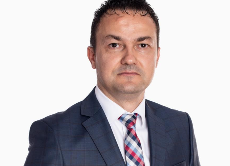 Erau cotați printre bogații Bihorului. Încep anul în forță. La o primărie din județ, oamenii pot plăti, de azi, taxele și impozitele. Ionuț Lazăr: „Taxele și impozitele se reîntorc în investiții… „