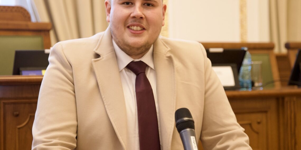 Un politician aparte. Adrian Ionuț Bogdan, Blaga de la lupii tineri din PNL Bihor