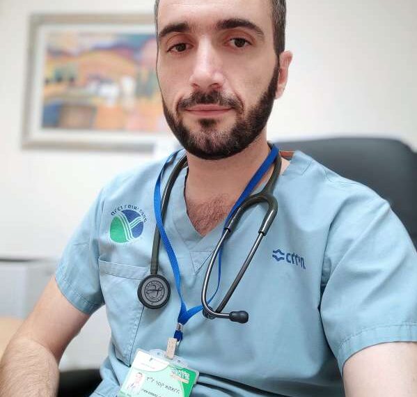 A visat să salveze vieți și asta face. „Nopţile la spital sunt cele mai interesante, fiind pline de traume majore şi operaţii complicate, unde un chirurg face minuni”