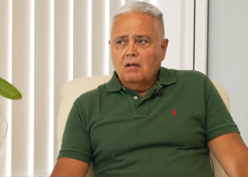 În sala de operație cu medicul orădean care a bătut recordul lui Joel Cohen într-o cezariană. În 40 de ani nu a pierdut nici o pacientă pe masă. Care e regula de fier a doctorului care vindecă și cu vorba