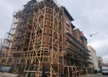 Clădirea monument istoric din Aurel Lazăr, reabilitată. Ce drame personale ascunde noul look al imobilului