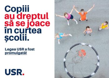 Copiii au dreptul să se joace în curțile școlilor. Acestea trebuie să rămână deschise