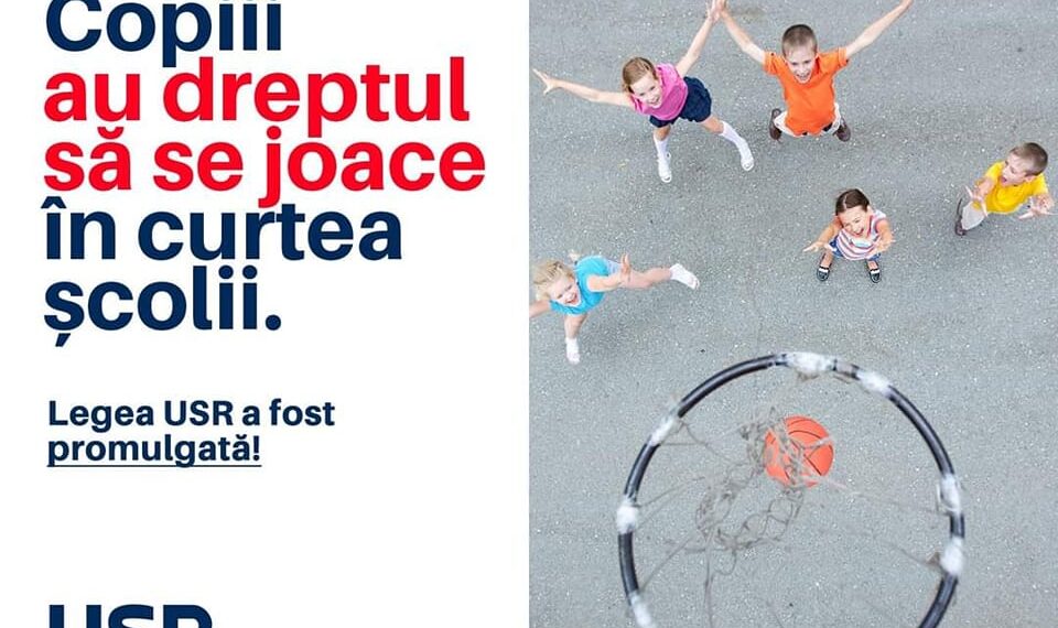 Copiii au dreptul să se joace în curțile școlilor. Acestea trebuie să rămână deschise