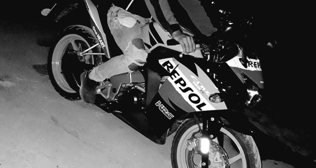 Daniel (Dadu), băiatul de 19 ani din Dobrești strivit de tractor iubea motoarele. Motocicliștii, așteptați la înmormântare