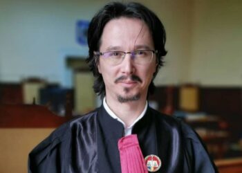 Un magistrat a luptat ani de zile prin instanțe să anuleze o decizie injustă. Cristi Danileț câștigă încă un proces cu CSM . Perioada în care a fost suspendat i se va recunoaște ca vechime în muncă