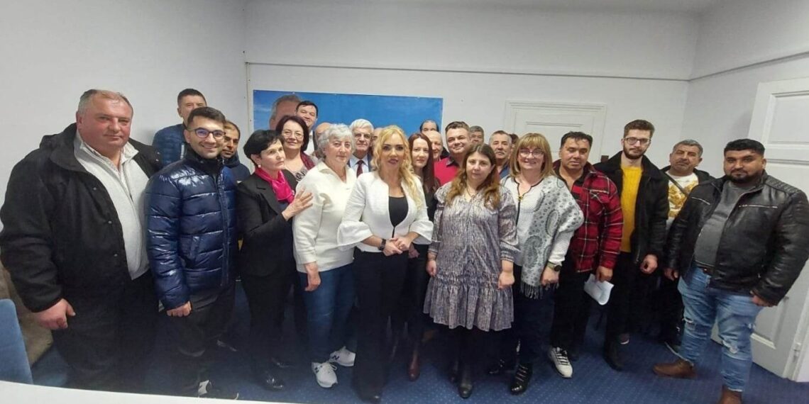 Lilla Debelka, președintele ales al Partidului România Suverană, filiala Bihor. Partidul e susținut de Liviu Dragnea
