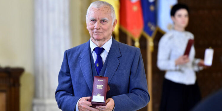 Acest înger trist…Bihoreanul pe care multe generații l-au studiat alături de Eminescu, Caragiale, Slavici, Sadoveanu scrie pentru îngeri. Academicianul DR Popescu a plecat la Ceruri