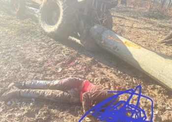 I-a zdrobit capul. Un băiat de 19 ani din Dobrești a căzut sub roțile unui tractor în pădure