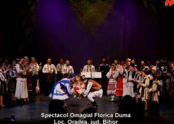 GALERIE/VIDEO. Din drag și dor de Florica Duma. Cum a fost la spectacolul pentru care bihorenii au stat în ploaie pentru un bilet