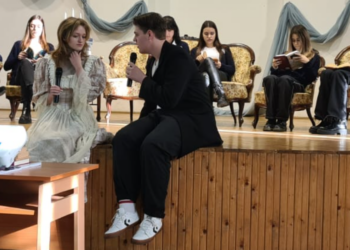 GALERIE. Cea mai titrată școală de tradiție filologică din Bihor își sărbătorește liderul spiritual. Elevii au parte de întâlniri esențiale