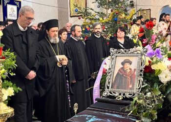 Episcopul Sofronie, îngenuncheat de durere la căpătâiul mamei sale