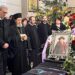 Episcopul Sofronie, îngenuncheat de durere la căpătâiul mamei sale