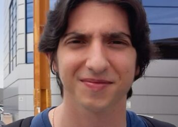 Preotul care l-a condus pe ultimul drum pe inginerul Valeriu Sabău face grup de rugăciune pentru fiul său Florin