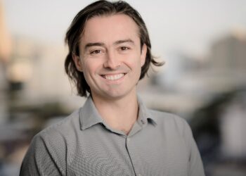 Oncologul Horia Vulpe, născut în Oradea, format în Canada, multipremiat în întreaga lume e gata să trateze bolnavii de cancer din România. „Tot timpul am vrut să cercetez problema cancerului, căci membrii familiei mele au fost afectați de cancer„