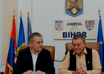 Dorel Vișan, pe scena Teatrului Oradea.„Eminescu spune că Decebal a fost blestemat ca neamul lui să se împrăștie în lume.Și se pare că blestemul abia acum funcționează…”
