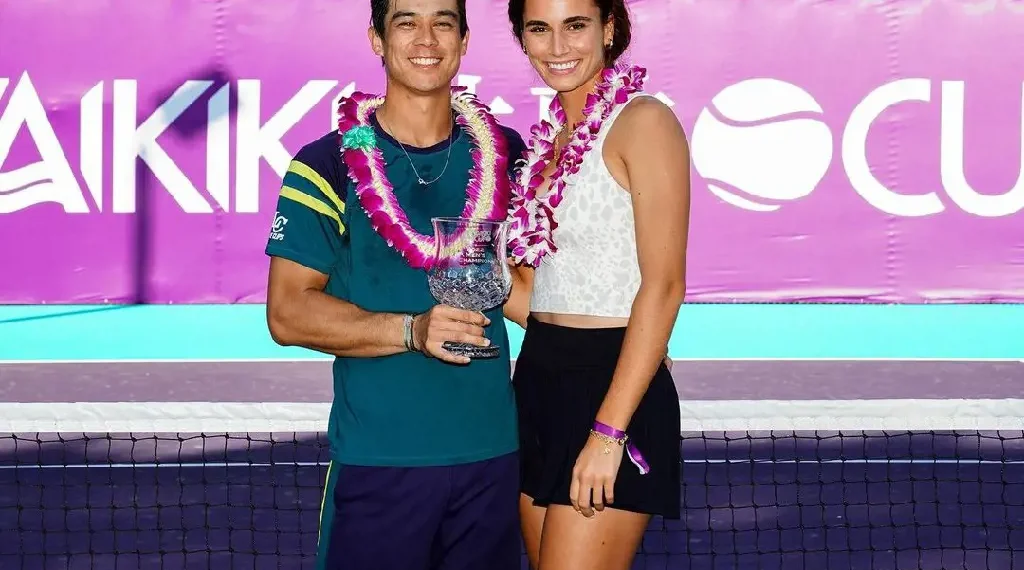 S-a aflat cine e orădeanca misterioasă care formează un cuplu cu noua senzație a tenisului mondial, americanul Mackenzie McDonald. Tatăl ei e antrenor de tenis și a fost profesor la U Oradea