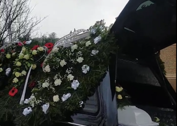 Galerie/ Video. Înmormântat în sicriu alb. Sute de oameni l-au plâns și șase preoți s-au rugat pentru Daniel. Unul era chiar vărul său. Zeci de motocicliști i-au onorat memoria. Tânărul parcă a avut o premonițe…
