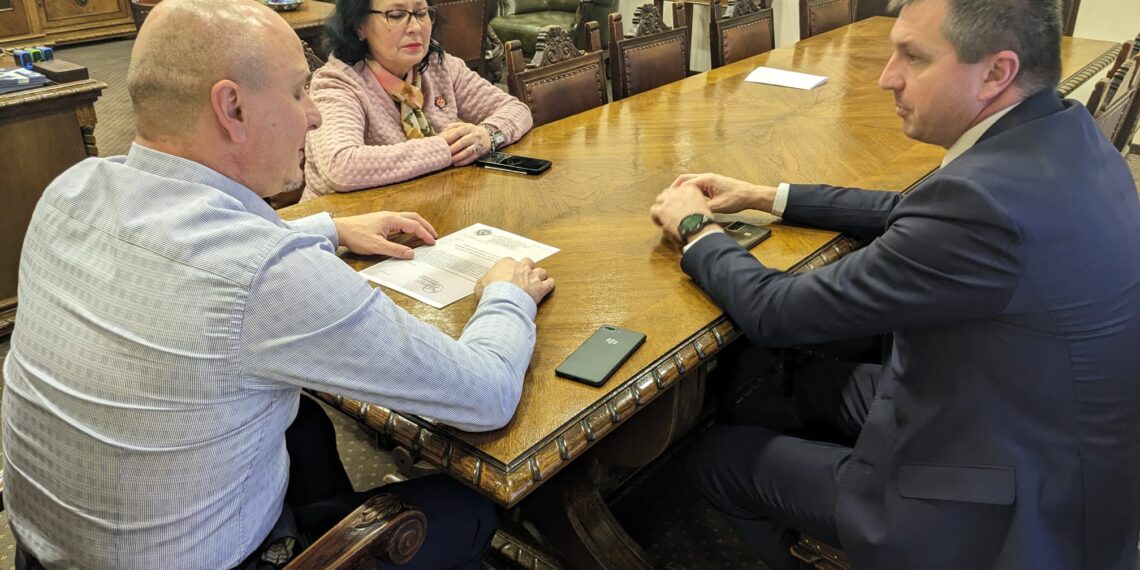 Prefectul de Bihor, două propuneri legislative către Ministerul Educației. Acestea vizează îmbunătățirea standardele serviciilor medicale în școli