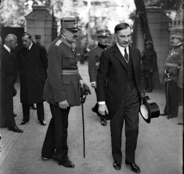 Mărturii cutremurătoare. Gardianul cel bun i-a spus preotului care l-a împărtășit cu mătura în loc de toiag arhieresc pe marele om politic: Banditule, mișcă-te! Azi noapte a murit Maniu (…)