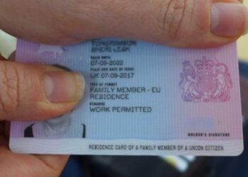 Comisar șef de poliție la Serviciul pentru Imigrări Bihor, trimis în judecată pentru avize de muncă și cărți de rezidență ilegale