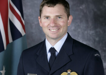 UPDATE. Pilot militar australian pe F-18 Hornel și pe drone de luptă, combatant  în războiul din Afganistan, implicat în transportul cu drone de sânge și medicamente între spitalele din Oradea