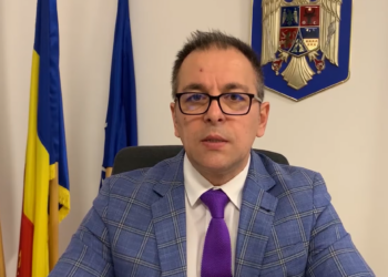 Vicele  vrea să mărească salariul angajaților din Primărie în orașul în care tot a patra casa e goală fiindcă oamenii nu au unde munci. Un șef de serviciu are 10.400 lei brut