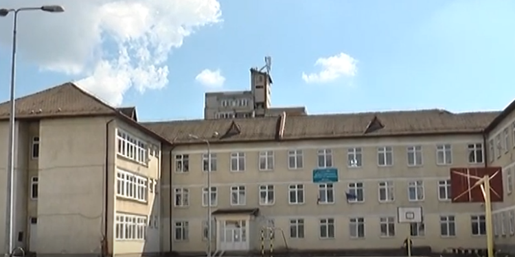 VIDEO. 130 de directori de școală, dați în judecată de 4 foști directori. Reclamă modul de organizare a concursului pentru posturile de conducere