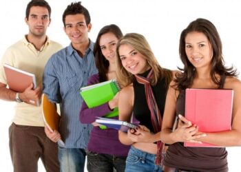 Burse de la 1000 de euro pentru cei care studiază în străinătate