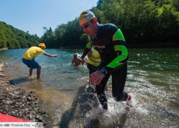 VIDEO. Orădeanul Ovidiu Tirla, vârf de lance în lotul României la Campionatul Mondial de Înot în Ape Inghețate