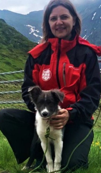 Un medic orădean și o cățelusă se pregătesc să ia brevetul de intervenție la avalanșă. Vor fi prima unitate canină Salvamont integral feminină