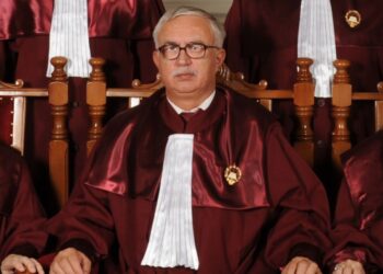 Fostul președinte al CCR, Augustin Zegrean, denunță obsesia autorităților române de a fi ascultați tot timpul și desființează revenirea SRI în justiție