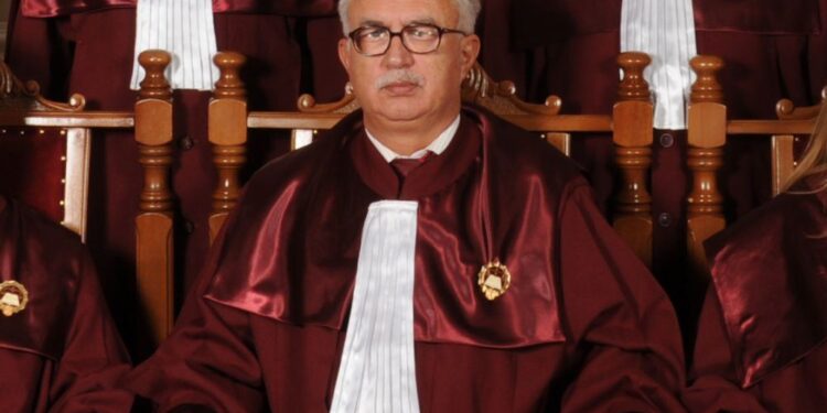 Fostul președinte al CCR, Augustin Zegrean, denunță obsesia autorităților române de a fi ascultați tot timpul și desființează revenirea SRI în justiție