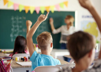 Ministrul Educaţiei a aprobat calendarul înscrierilor în învăţământul primar, pentru anul şcolar 2023-2024: între 3 mai şi 15 iunie