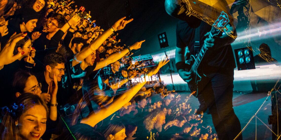 VIDEO. Alternosfera lansează, pe 24 februarie, Imnuri de război și vine în turneu la Oradea. Afterparty cu muzică de rock după concert