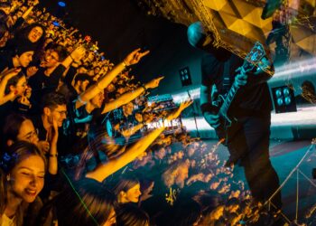 VIDEO. Alternosfera lansează, pe 24 februarie, Imnuri de război și vine în turneu la Oradea. Afterparty cu muzică de rock după concert